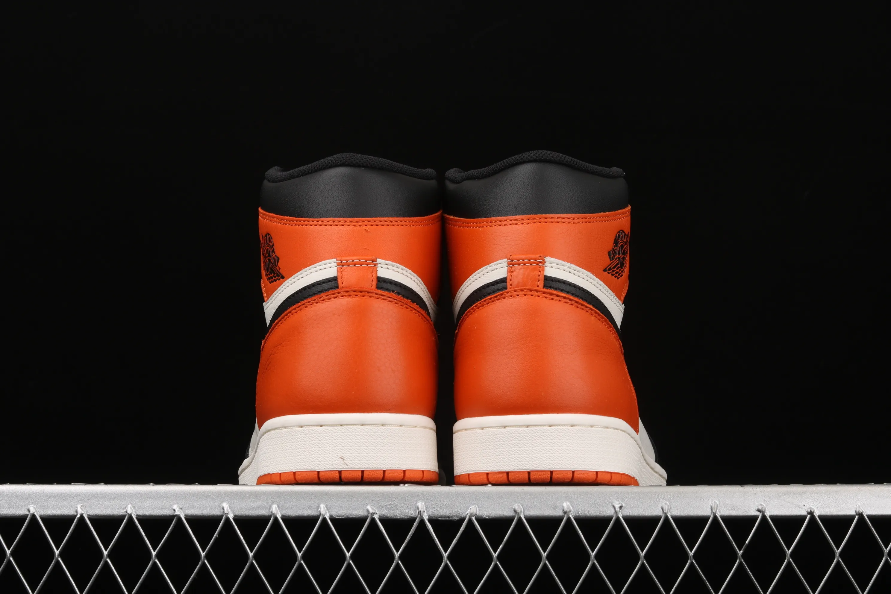 All categories Air Jordan Jordan series basketball shoes Air Jordan 1 High pure original version Air Jordan 1 Retro High OG AJ1 Joe 1 black orange white smashed backboard 555088-005